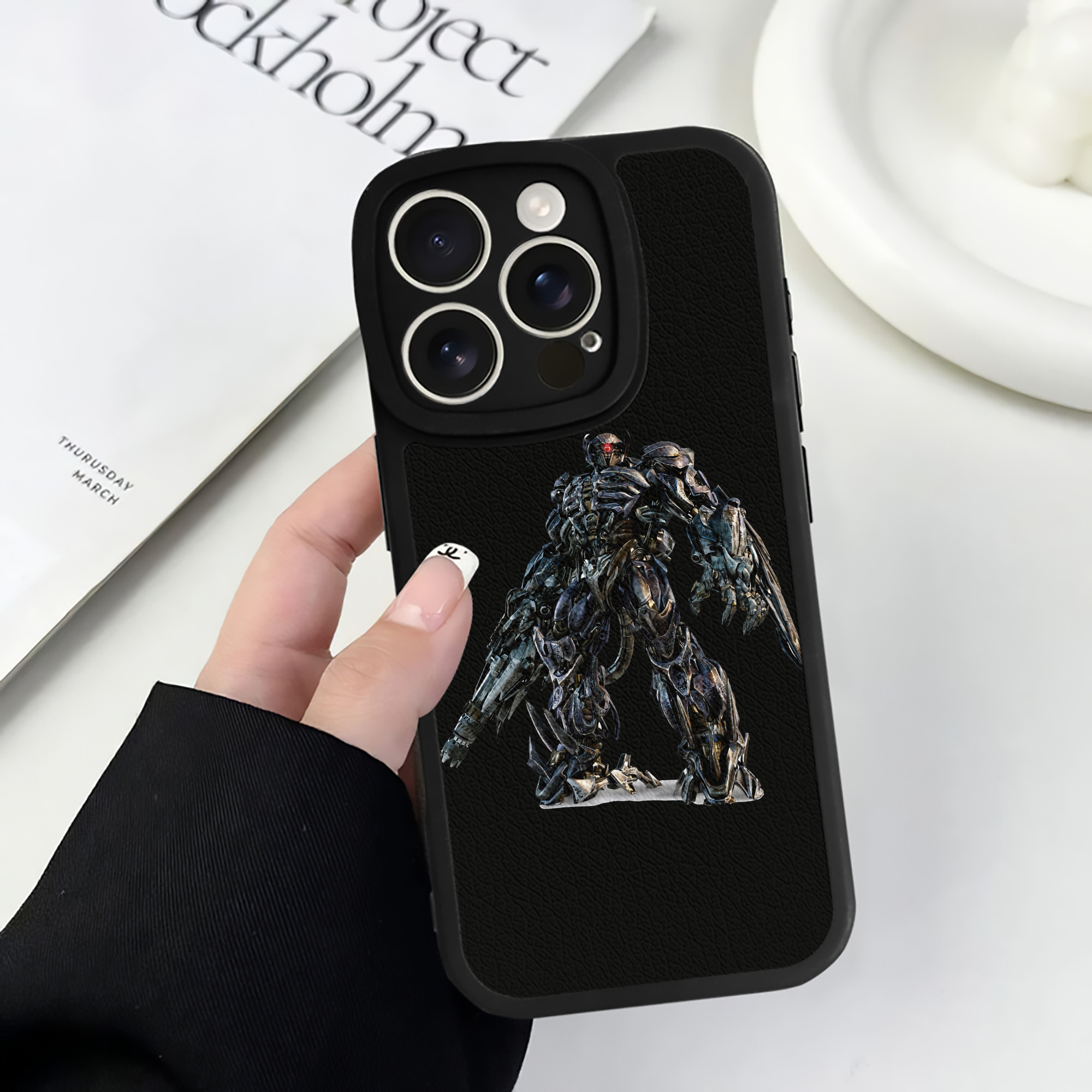 （画像用） Transformers トランスフォーマー 【iPhone 16シリーズ対応】シリコンスマホケース（レザー調） 材質：シリコン